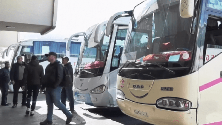 أرباب حافلات النقل العمومي يهددون بمسيرة احتجاجية نحو الرباط